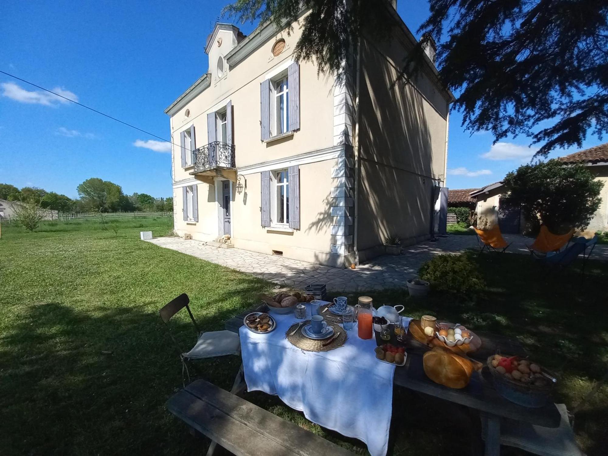 L' Embellie Sur Lot Bed & Breakfast Sainte-Livrade-sur-Lot Екстериор снимка